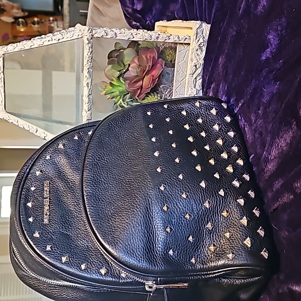 EuC MICHAEL Michael Kors black pebbled leather backpack